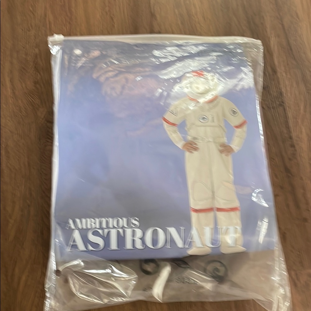 Haunt look Ambitious Astronaut Size Small NWT